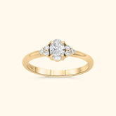 Bold Tanja ovale diamanten ring van 14 karaat goud met ovaal geslepen lab grown diamant en kleine accentdiamanten.