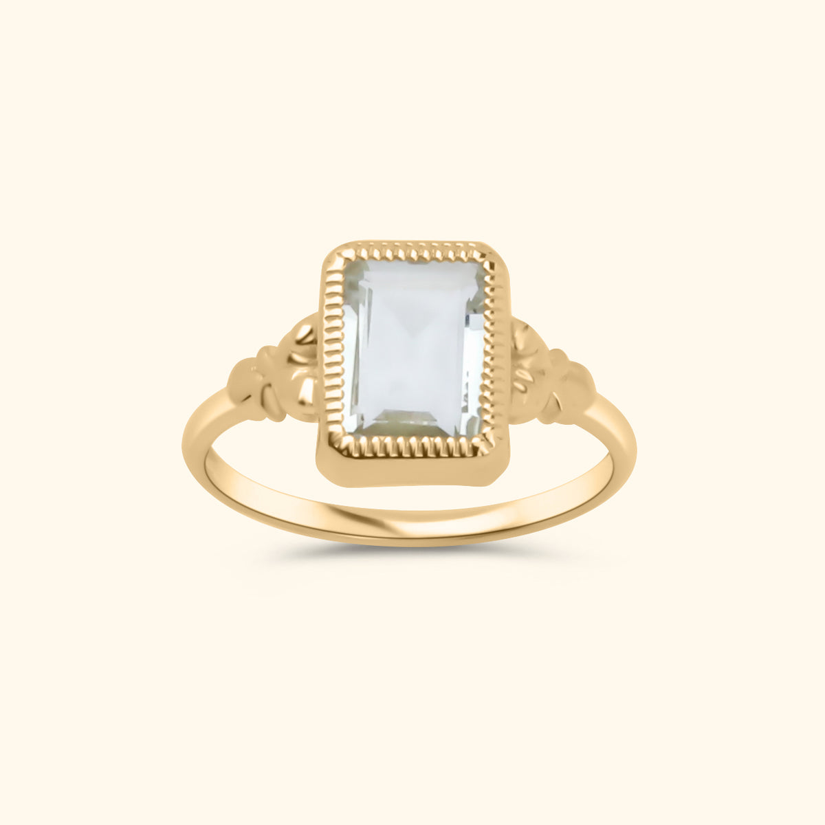 Fijne 9 karaat gouden ring met rechthoekige lichtgroene amethist in vintage zetting.