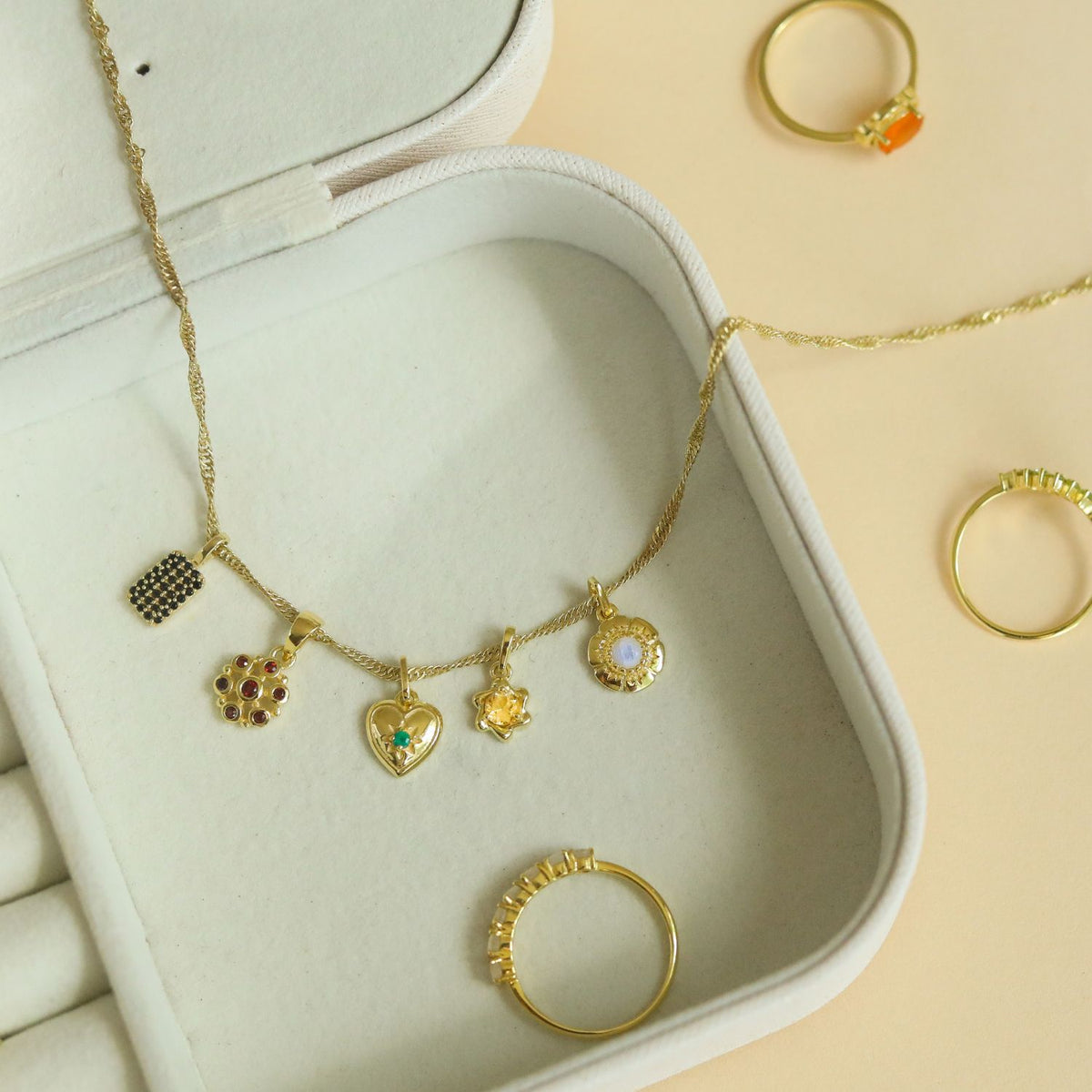 Bloom Granaat Hanger | Gold Plated