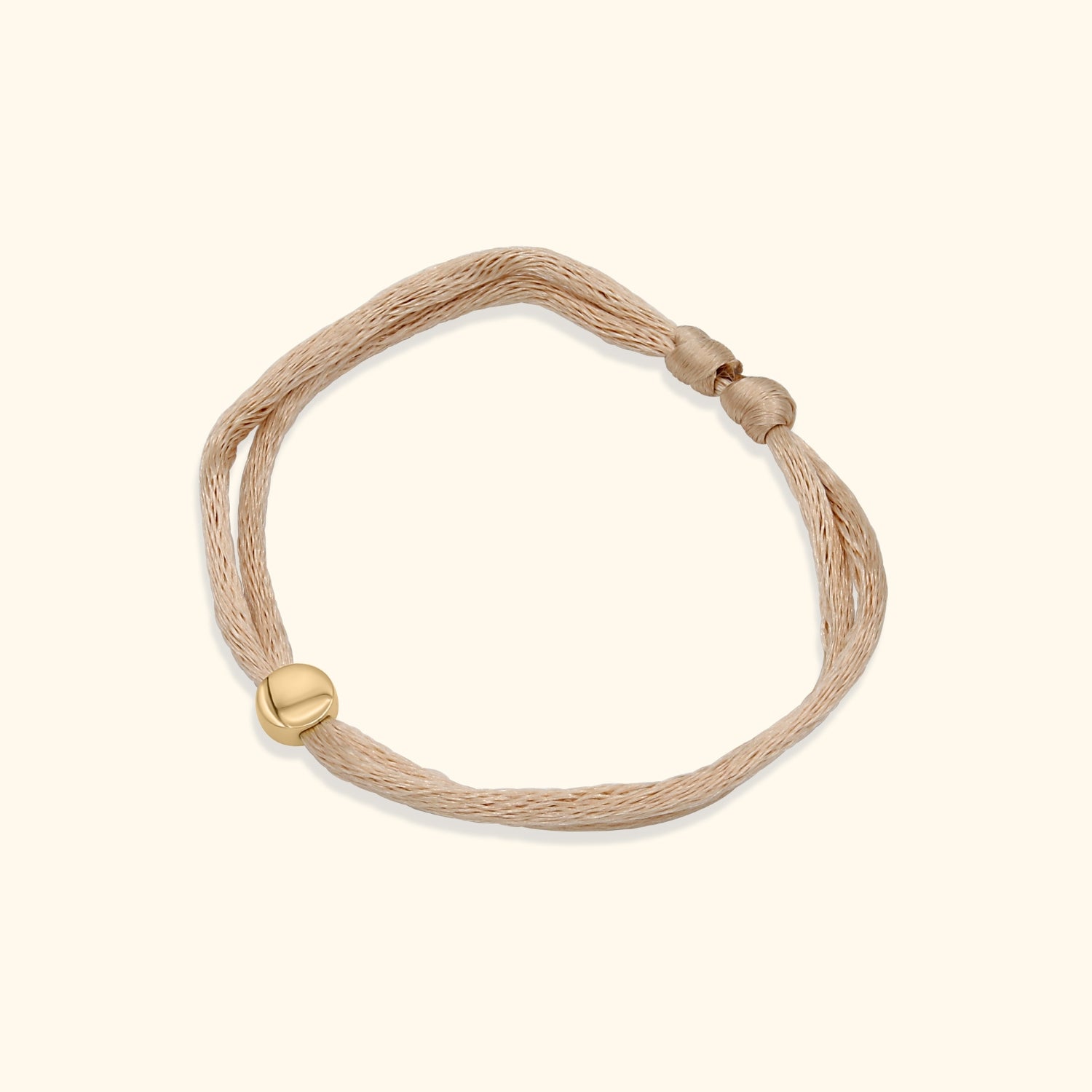 Kids Satin Cord Letter Bracelet met letterbedel aan een verstelbaar beige satijnen koord