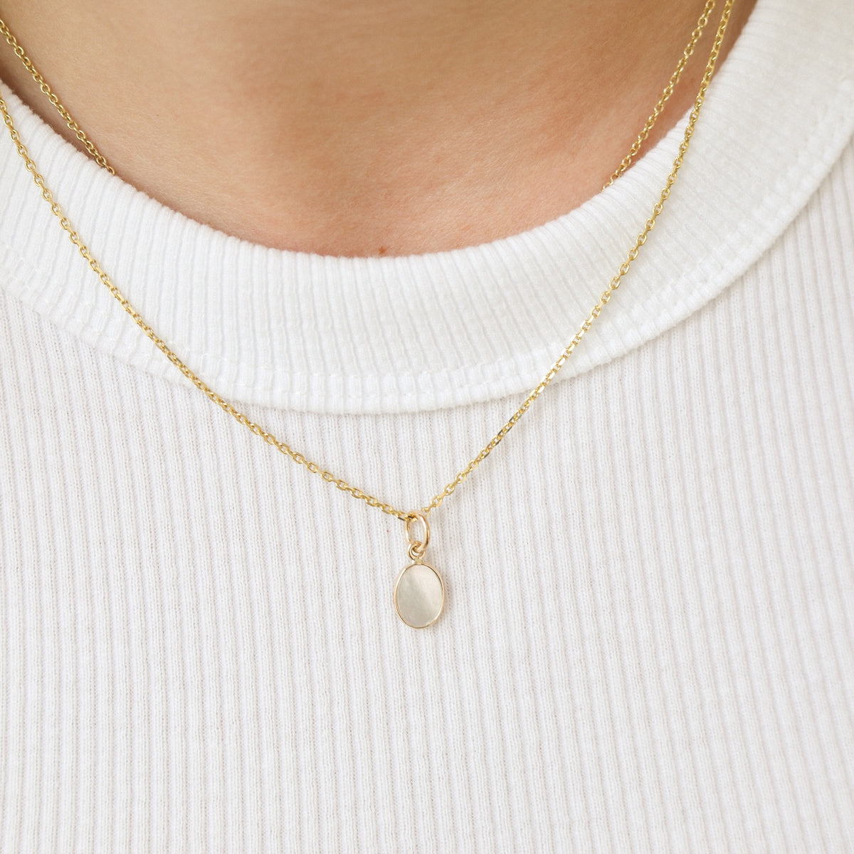 Sophie Ovale parel hanger | 9K