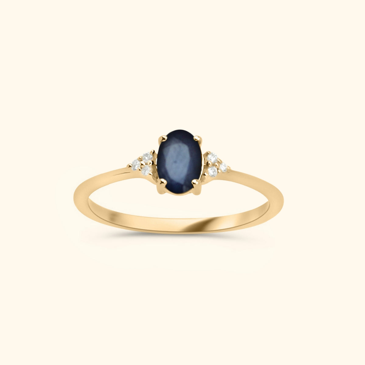 Tanja Sapphire Diamond Ring - 9 karaat gouden ring met saffier en diamanten accenten.